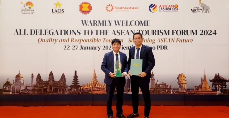 Làng cổ Đường Lâm được vinh danh là Sản phẩm Du lịch bền vững ASEAN